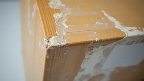 Jak odkleić zabezpieczenia z mebli