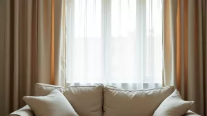 Jakie zasłony do beżowych mebli